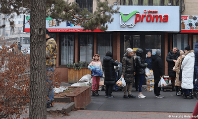 Người dân Kazakhstan ra đường mua xăng, bánh mì hậu bạo loạn