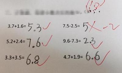 Bài toán 7,5 - 2,5 = 5 bị gạch sai, lời giải thích của cô giáo khiến ai cũng bất ngờ