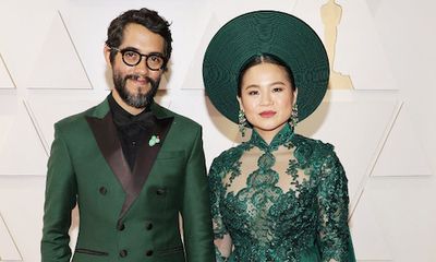 Nữ diễn viên gốc Việt diện áo dài tại lễ trao giải Oscar 2022
