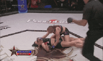 Video - Video: Nữ võ sĩ đấm móc liên tiếp khiến đối thủ ngã gục