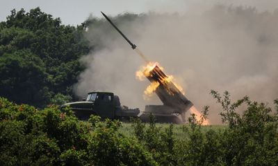Pháo binh Nga phá hủy Sievierodonetsk, hàng trăm người dân Ukraine trú ẩn trong nhà máy