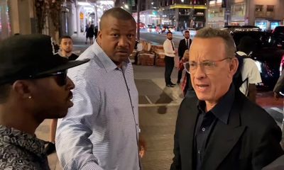 Tài tử Tom Hanks tức giận khi vợ bị tấn công