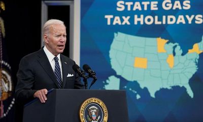 Tin thế giới - Tổng thống Biden kêu gọi Quốc hội Mỹ đình chỉ thuế xăng dầu