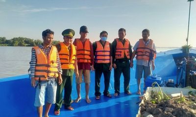 Kịp thời cứu hộ 3 thuyền viên gặp nạn trên sông Soài Rạp 