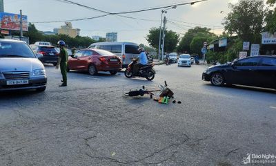 Tin tức tai nạn giao thông mới ngày 6/10: 3 phụ nữ bị thương nặng trong vụ tai nạn tại cầu Bưu Điện
