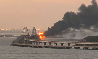 Nổ lớn trên cầu ở bán đảo Crimea, một phần bị sập