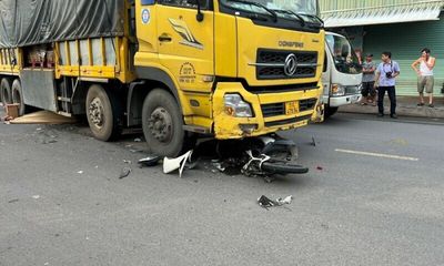 Tin tức tai nạn giao thông mới ngày 20/10: Xe máy chui gầm xe tải, cô gái trẻ tử vong thương tâm