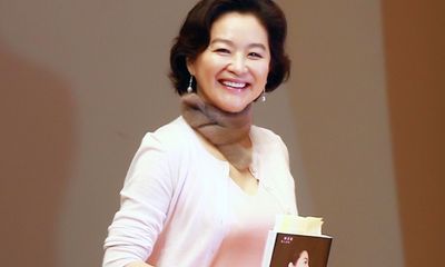 Tin tức sao Hoa ngữ mới nhất ngày 21/10: Lâm Thanh Hà nhận bằng tiến sĩ ở tuổi 68