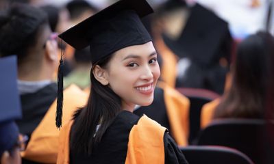 Hoa hậu Tiểu Vy trong buổi lễ tốt nghiệp đại học