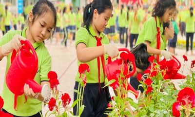 Chuyện học đường - Thầy cô trường Tiểu học Ngọc Thụy với công tác bảo vệ môi trường