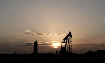 Dự báo giá dầu quay lại mức 100 USD/thùng vào năm 2023