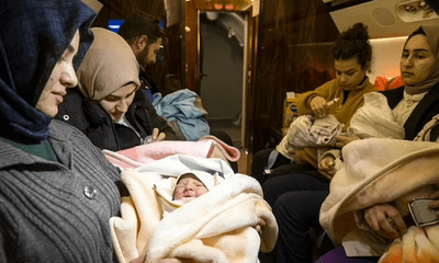 Thảm kịch động đất ở Thổ Nhĩ Kỳ: 16 em bé được sơ tán bằng chuyên cơ tổng thống 