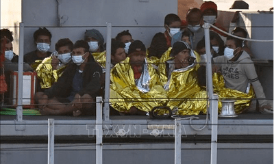 Italy giải cứu 38 người di cư ngoài khơi đảo Lampedusa