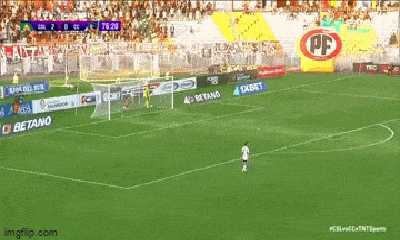 Video: Siêu phẩm khó tin khi thủ môn ghi bàn bởi cú sút cách xa 101m
