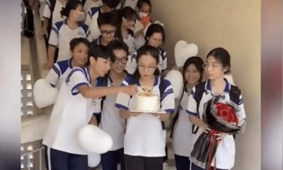 Buổi tổ chức sinh nhật của cả lớp khiến cô giáo xúc động vỡ oà