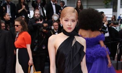 Rosé (BLACKPINK) thu hút ánh nhìn trên thảm đỏ Cannes
