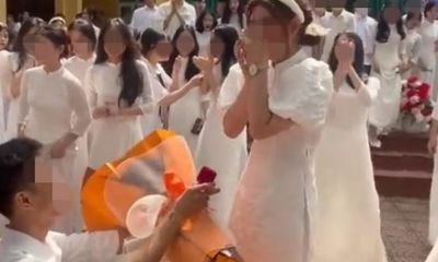 Xôn xao hình ảnh nữ sinh được cầu hôn tại lễ tốt nghiệp cấp 3