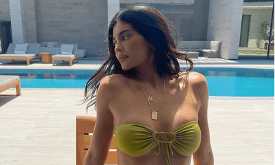 Kylie Jenner thừa nhận nâng ngực năm 19 tuổi