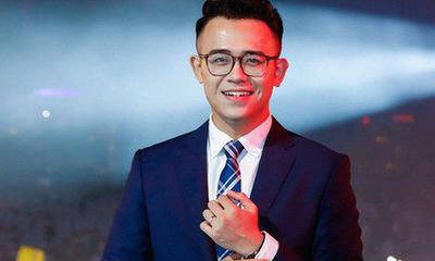 Vì sao MC Đức Bảo bất ngờ xin lỗi trong liveshow 2 Vietnam Idol