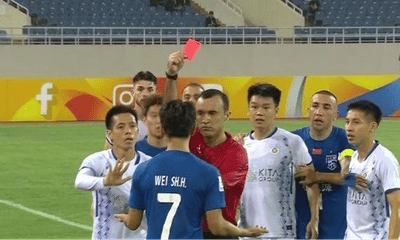 Cầu thủ Trung Quốc nhận án phạt nặng từ AFC khi đá vào mặt Xuân Mạnh