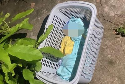 Vụ bé sơ sinh bị bỏ rơi trước nhà dân ở Quảng Ninh: Trong giỏ nhựa có 200.000 đồng