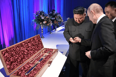 Ông Kim Jong Un gửi thư mừng sinh nhật ông Putin