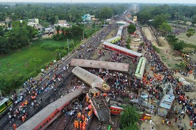 Thảm họa đường sắt làm 300 người chết ở Ấn Độ: Hé lộ nguyên nhân 