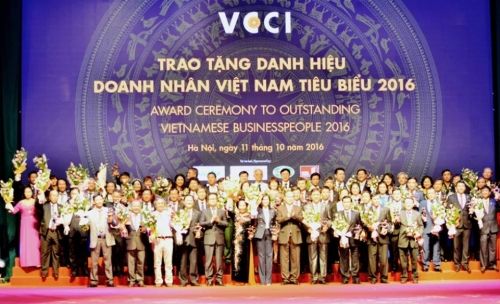 100 doanh nhân Việt Nam tiêu biểu 2016 nhận cúp Thánh Gióng - Ảnh 3