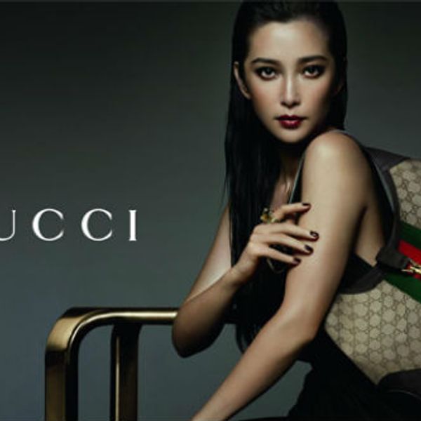 Sở hữu sản phẩm của thương hiệu Gucci là niềm hạnh phúc cho những tín đồ yêu thời trang. Mua hàng hiệu Gucci, bạn sẽ được trải nghiệm sự sang trọng và đẳng cấp của sản phẩm nổi tiếng thế giới.