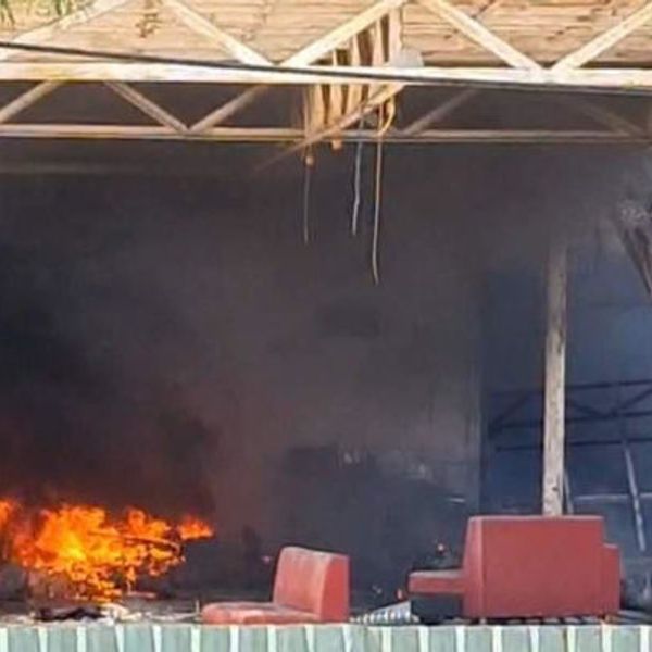 Hải Phòng: Cháy lớn trong Cung văn hoá thiếu nhi, cột khói cao hàng trăm mét