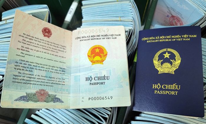Bộ Ngoại giao thông tin về tình hình giải quyết vấn đề hộ chiếu mẫu mới